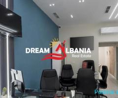 Jepet Me Qera Ambient Biznesi Buze Rruge te Komuna e Parisit
