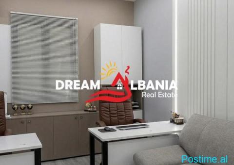 Jepet Me Qera Ambient Biznesi Buze Rruge te Komuna e Parisit - 2/3