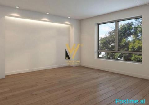 JEPET ZYRE 138 M2 ME QERA TE KOMUNA E PARISIT 1.800 EURO
