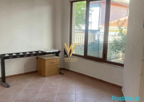 JEPET AMBIENT BIZNESI 100 M2 ME QIRA NE XHAMLLIK 60.000 LEKE - 4/5