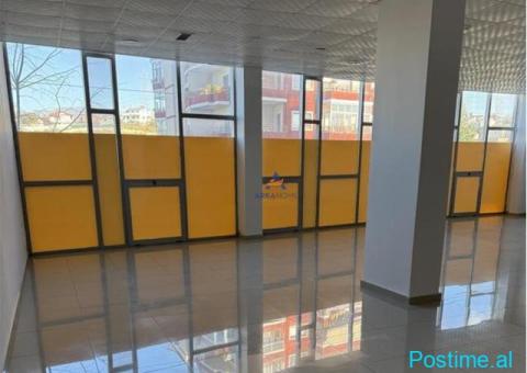JEPET ME QERA AMBIENT BIZNESI 180M2 'PASKUQAN' 70.000 LEKË - 1/4