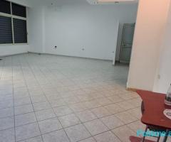 🏢 Jepet me qira ambient biznesi pranë Kompleksit Square 21,