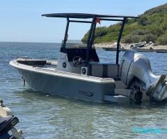 Skaf USA ROBALO . 2025. PERSONA 12 NE LETRA