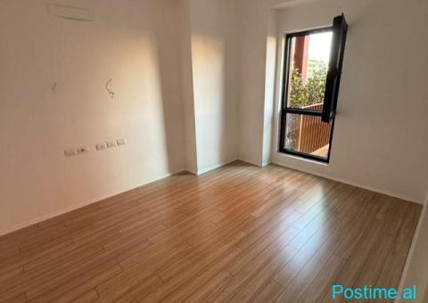 ZYRE ME QERA 114 M2 RRUGA E KAVAJES 1.200 EURO - 4/5