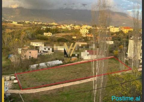 JEPET TOKE 1.300 M2 ME QERA TE RRUGA E DAXHIT, SAUK 700 EURO