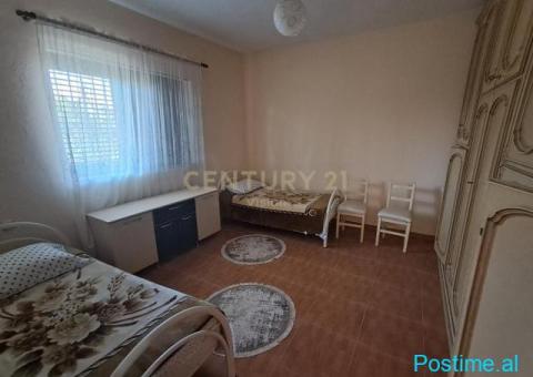 Ekskluzive Shtëpi private + truall + dy dyqane per shitje në - 4/10