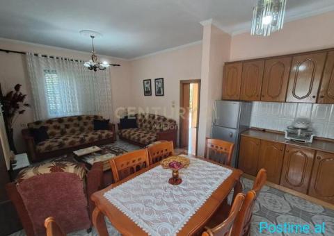 Ekskluzive Shtëpi private + truall + dy dyqane per shitje në - 6/10