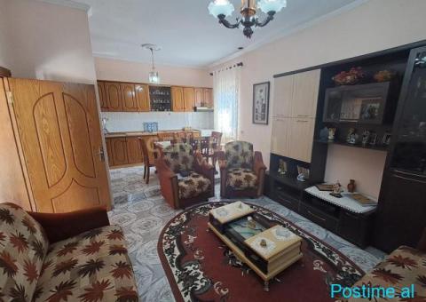 Ekskluzive Shtëpi private + truall + dy dyqane per shitje në - 7/10