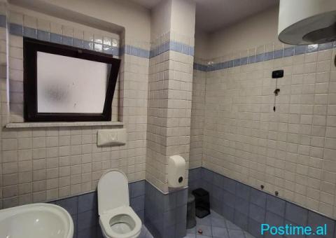 🏢 JEPET ZYRË ME QIRA – QENDËR - 4/8
