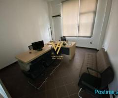 JEPET ZYRE 300 M2 ME QERA TE KOMUNA E PARISIT 2.850 EURO