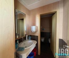 Ambjent komercial 300m2 te mbikalimi i Komunes se Parisit