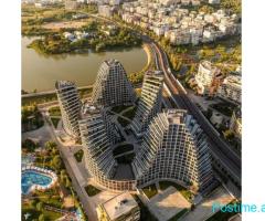 Jepet me qera ambient zyre në rezidencën “Lake View”