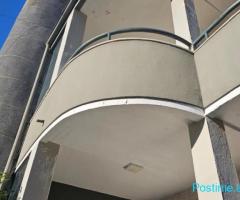 JEPET AMBIENT 150 M2 ME QERA TE KOMUNA PARISIT 1.500 EURO