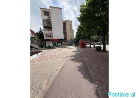 MUHAMET GJOLLESHA, JAPIM ME QIRA AMBIENT KOMERCIAL