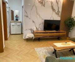 JEPET APARTAMENT ME QERA,PRANE GALERI 17 NENTORI