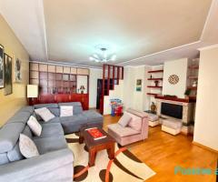 JEPET APARTAMENT ME QERA 2+1, RRUGA E BARRIKADAVE