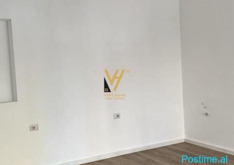 JEPET ZYRE 22 M2 ME QIRA TE KOMUNA E PARISIT 40.000 LEKE - 3/4