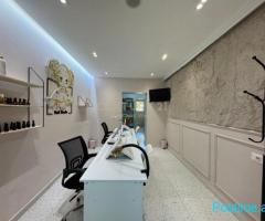 0693616499 Ambient biznesi (Nails Room) per Qira