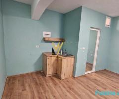 JEPET ZYRE 30 M2 ME QIRA TE BLV.GJERGJ FISHTA 35.000 LEKE