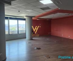 JEPET ZYRE 230 M2 ME QIRA TE RRUGA E KAVAJES 260.000 LEKE