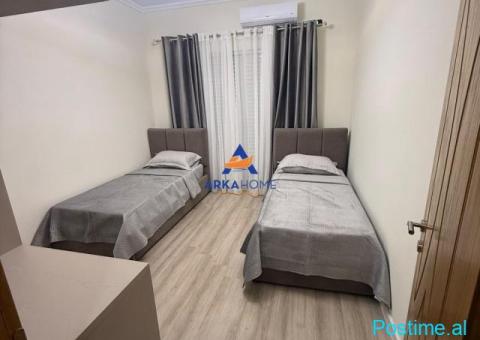 JEPET APARTAMENT ME QERA 3+1+BALLKON 'SAUK I VJETËR' 1.000 E - 2/5