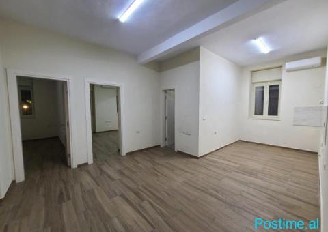 Zyrë me Qera 75 m² te Bulevardi Zogu I - 1/8