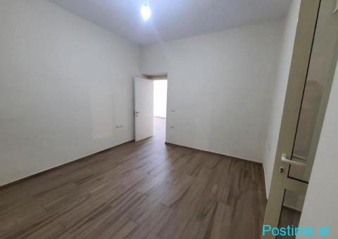 Zyrë me Qera 75 m² te Bulevardi Zogu I - 2/8