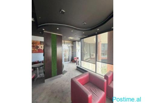 🏢✨ Njësi Komerciale Premium në Shitje në Zemër të Vollgës | - 9/10