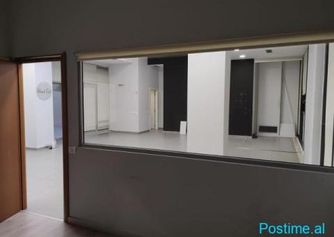 Jepet me qera Ambjent Komercial pranë Kristal Center - 5/10