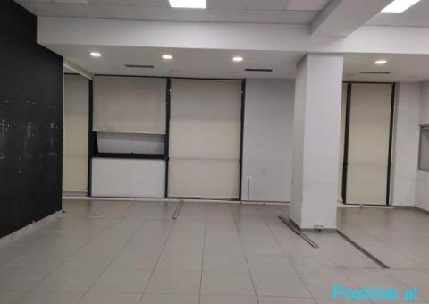 Jepet me qera Ambjent Komercial pranë Kristal Center - 10/10