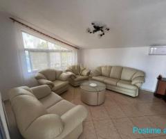 0692323254 APARTAMENT 1+1 ME QIRA – KATI I 4-T I VILËS !!