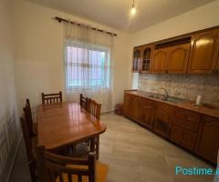 Jepet me qera shtepi 3+1 ne rrugen Dalip Topi Fresku Tirane