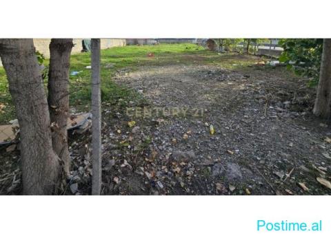0683005058 Shitet Tokë Buzë Rruge, 900m²!