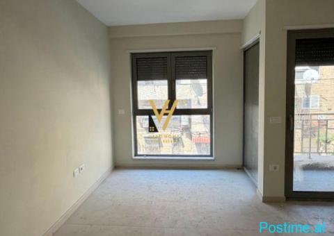 JEPET ZYRE 56 M2 ME QERA TE SHKOLLA E KUQE 65.000 LEKE - 1/4