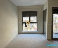 JEPET ZYRE 56 M2 ME QERA TE SHKOLLA E KUQE 65.000 LEKE