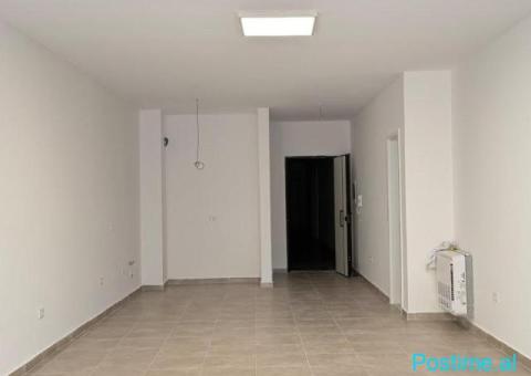 🏢 JEPET ME QIRA ZYRË | LIQENI I THATË 📍 Liqeni i Thatë, p - 3/4