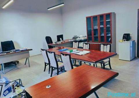 Shitet Njësi Biznesi – Rruga Jordan Misja - 1/4