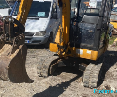 SHITET NDRROHET MINI SKAVATOR 2.5 TONSH JCB NE GJENJE TE MIR