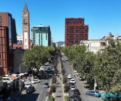 AMBIET KOMERCIAL PER QERA PRANE RRUGES SE KAVAJES