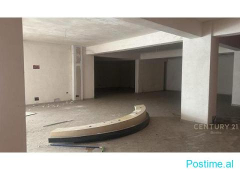 Shitet - Njesi Sherbimi 262 m2 , Kati përdhe në Fresk - 3/4