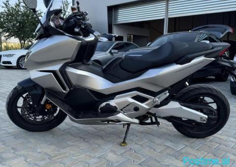 HONDA FORZA 750 - 3/4