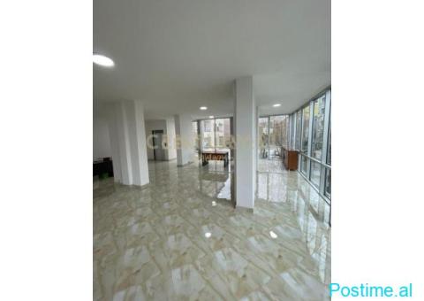 Jepet me qira ambient komercial në Lagjen Nr. 16, Durrës - 6/8