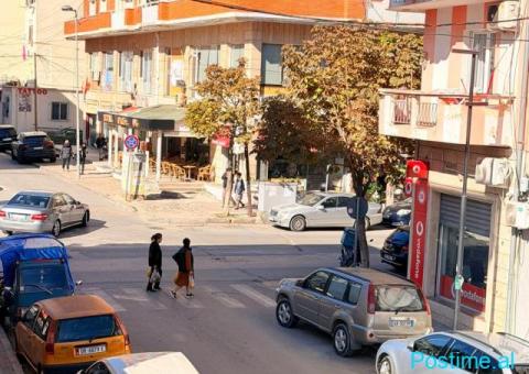 JEPET ME QERA AMBIENT BIZNESI PRANE MUZEUT TE DESHMOREVE, DU - 1/6