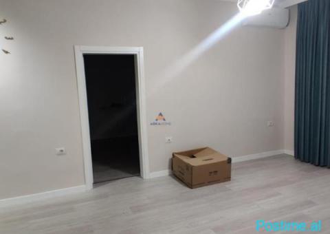 JEPET ME QERA APARTAMENT PER ZYRE 110M2 'KRYQEZIMI I 21 DHJE - 4/4