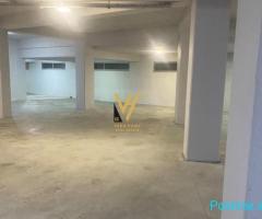 JEPET MAGAZINE 300 M2 ME QIRA TE UNAZA E RE 3.000 EURO
