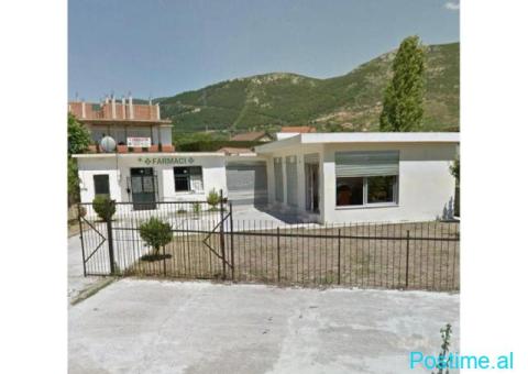SHITEN NJESI KOMERCIALE DHE TRUALL NE LAC - 1/3