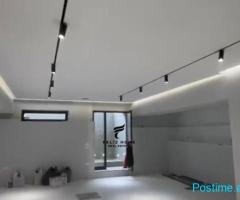 AMBIENT BIZNESI ME QERA,KOMUNA E PARISIT,1200 EURO. EURO.