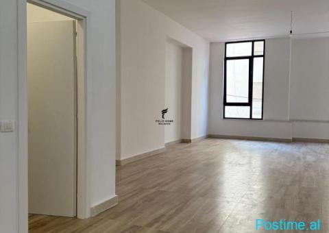 ZYRE ME QERA 85 M2 RRUGA E DURRESIT 850 EURO FH-94001 - 1/3
