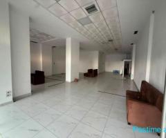 DYQAN ME QERA 415M2 STACIONI I TRENIT 700.000 LEKE