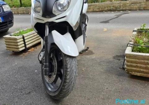 X-Max 125 cc - 2/5